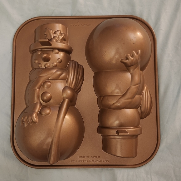 Nordic Ware USA Snowman Cake Pan, 10 cups/2.6 liter - Picture 1 of 7